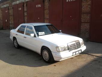 1990 Mercedes-Benz E-Class Photos