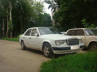 1990 Mercedes-Benz E-Class Pictures