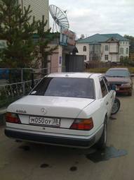 1990 Mercedes-Benz E-Class Photos