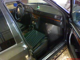 1991 Mercedes-Benz E-Class Pictures