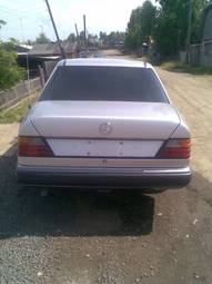 1991 Mercedes-Benz E-Class Pictures