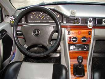 1992 Mercedes-Benz E-Class Pictures