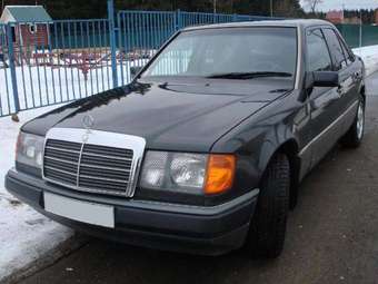 1992 Mercedes-Benz E-Class Pictures