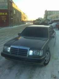 1992 Mercedes-Benz E-Class Photos