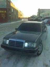 1992 Mercedes-Benz E-Class Images