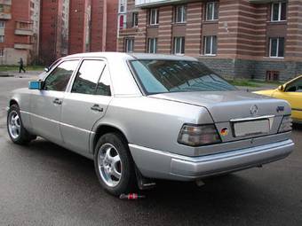 1992 Mercedes-Benz E-Class Pictures