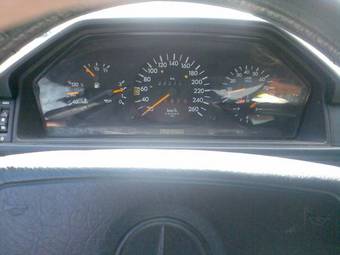 1992 Mercedes-Benz E-Class Pictures