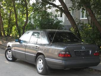 1992 Mercedes-Benz E-Class Photos