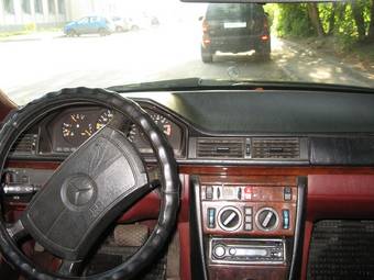 1992 Mercedes-Benz E-Class Photos