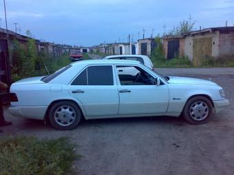 1992 Mercedes-Benz E-Class Photos