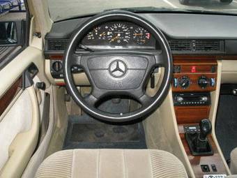 1992 Mercedes-Benz E-Class Images