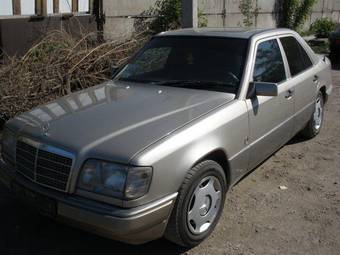 1992 Mercedes-Benz E-Class Photos