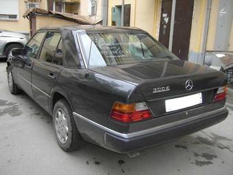 1992 Mercedes-Benz E-Class Photos