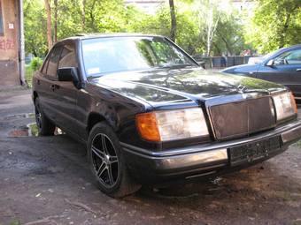 1992 Mercedes-Benz E-Class Pictures