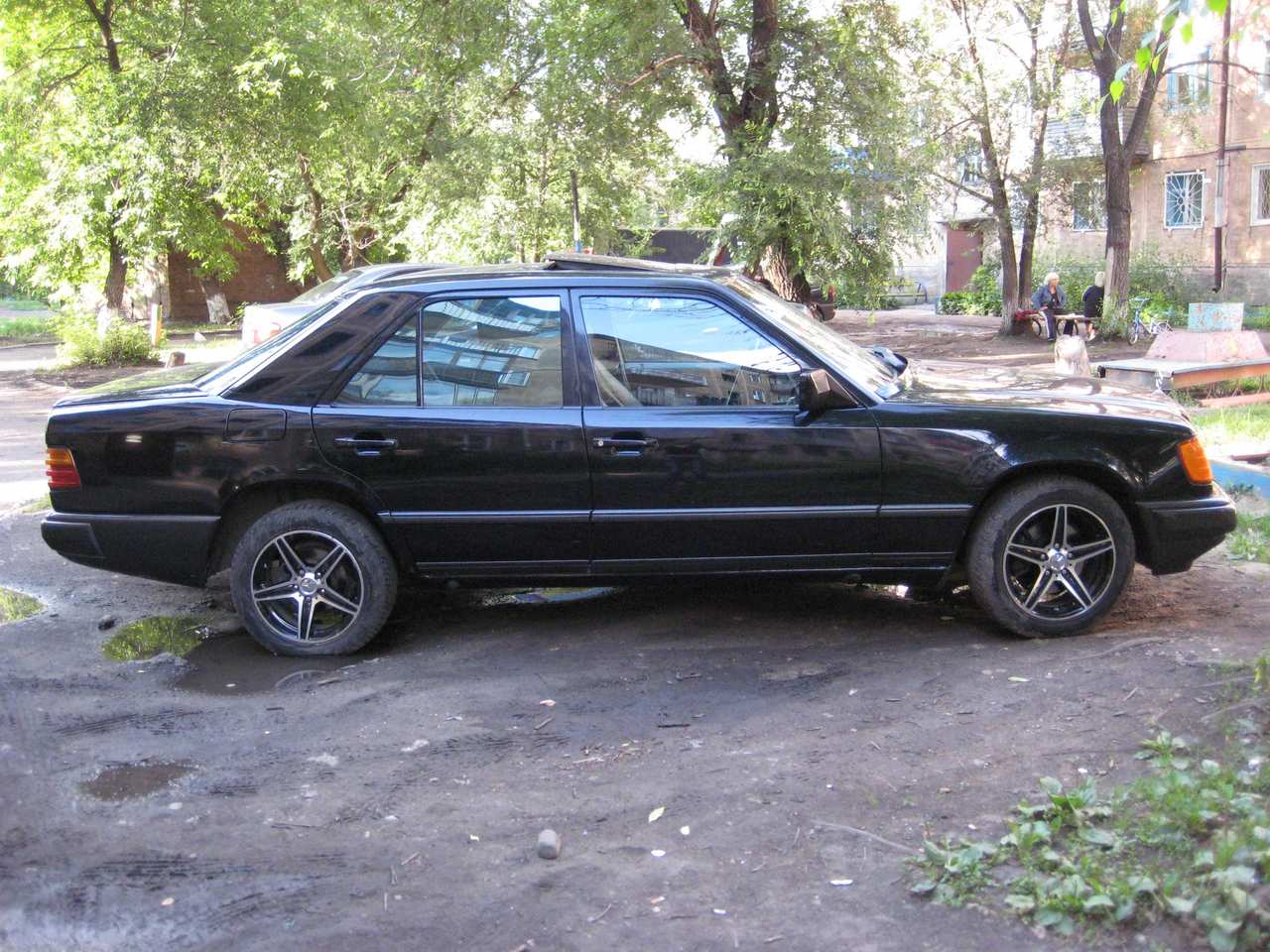 1992 Mercedes Benz E-class specs, Engine size 2300cm3, Fuel type Gasoline, Drive wheels FR or RR