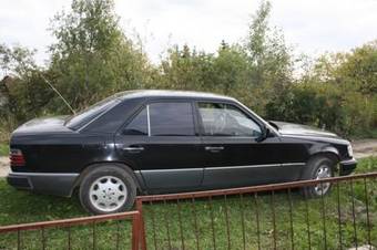 1992 Mercedes-Benz E-Class Pictures