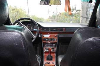 1992 Mercedes-Benz E-Class Photos