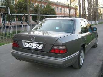 1993 Mercedes-Benz E-Class Pictures