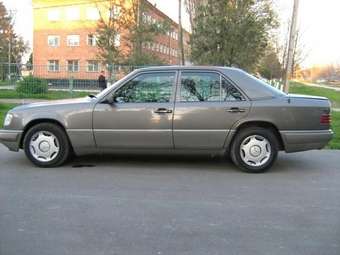 1993 Mercedes-Benz E-Class Images