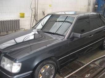 1993 Mercedes-Benz E-Class Pictures