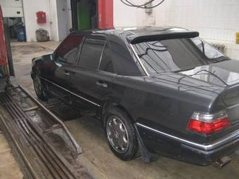 1993 Mercedes-Benz E-Class Photos