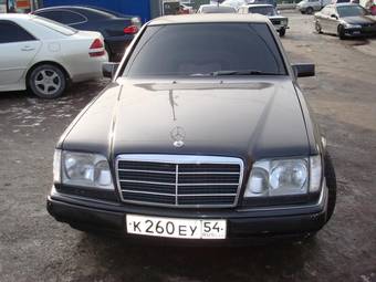 1993 Mercedes-Benz E-Class Pictures