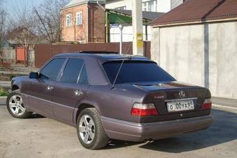 1993 Mercedes-Benz E-Class Photos