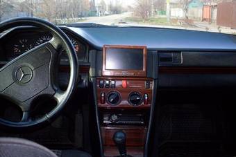 1993 Mercedes-Benz E-Class Photos