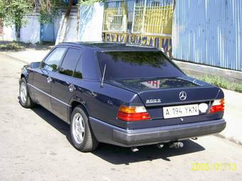 1993 Mercedes-Benz E-Class Pictures