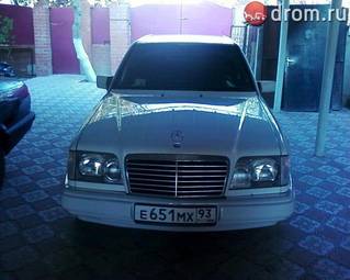 1993 Mercedes-Benz E-Class Pictures