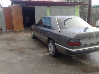 1993 Mercedes-Benz E-Class Pictures