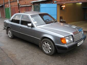 1993 Mercedes-Benz E-Class Pictures