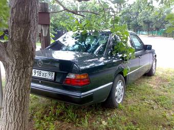 1993 Mercedes-Benz E-Class Photos