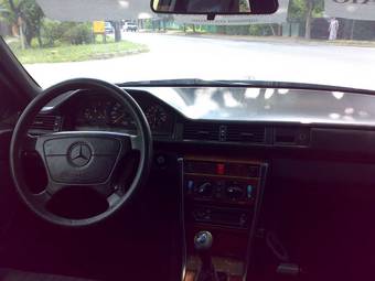 1993 Mercedes-Benz E-Class Pictures