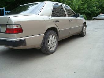 1993 Mercedes-Benz E-Class Pictures