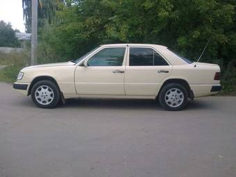 1993 Mercedes-Benz E-Class Photos