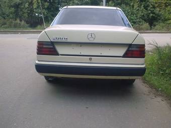 1993 Mercedes-Benz E-Class Pictures