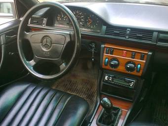 1993 Mercedes-Benz E-Class Photos