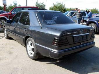 1993 Mercedes-Benz E-Class Images