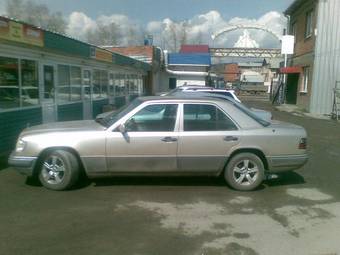 1994 Mercedes-Benz E-Class Pictures