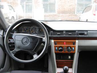 1994 Mercedes-Benz E-Class Photos