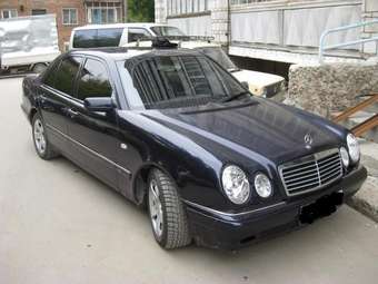 1995 Mercedes-Benz E-Class Photos