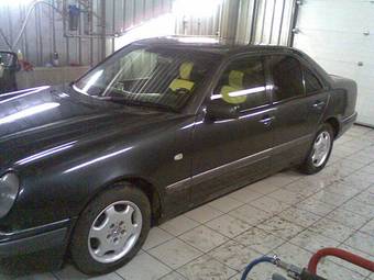 1995 Mercedes-Benz E-Class Photos