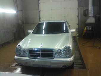 1995 Mercedes-Benz E-Class Images