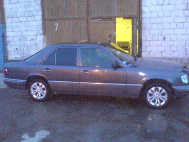 1995 Mercedes-Benz E-Class