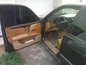 1995 Mercedes-Benz E-Class Images