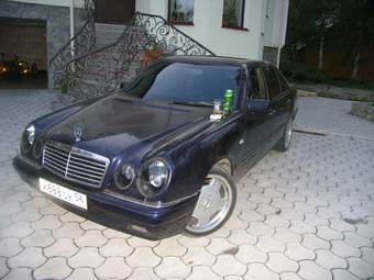 1995 Mercedes-Benz E-Class Images