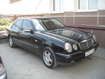 1995 Mercedes-Benz E-Class Photos