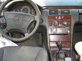 1996 Mercedes-Benz E-Class Pictures