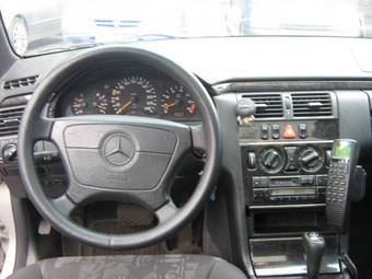 1996 Mercedes-Benz E-Class Pictures